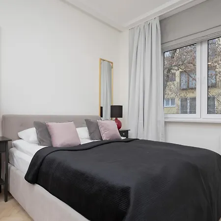 Modern With Air Conditioning In Close To Three Parks By Renters Prestige Appartamento