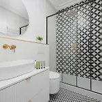 Modern With Air Conditioning In Close To Three Parks By Renters Prestige