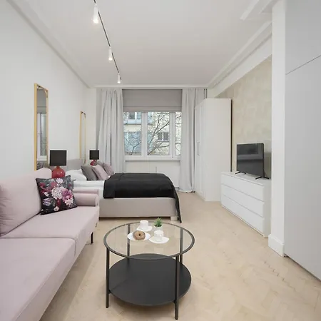 Modern With Air Conditioning In Close To Three Parks By Renters Prestige *