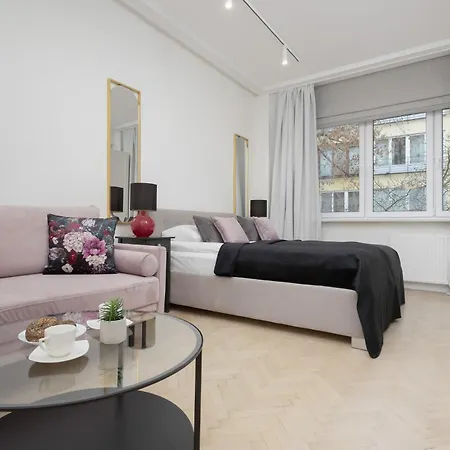 Modern With Air Conditioning In Close To Three Parks By Renters Prestige