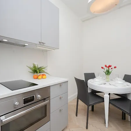 Modern With Air Conditioning In Close To Three Parks By Renters Prestige Apartmán *