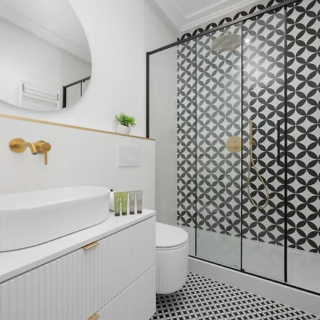 Modern With Air Conditioning In Close To Three Parks By Renters Prestige