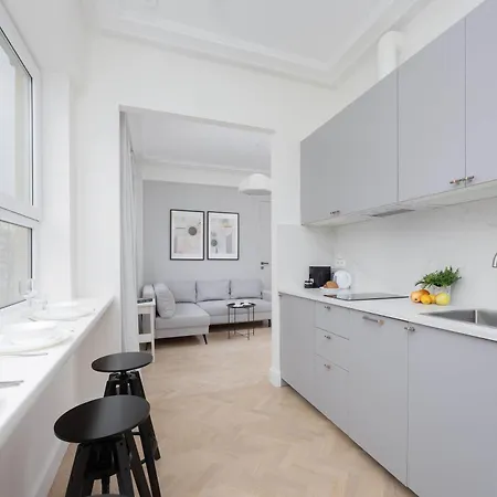 Modern With Air Conditioning In Close To Three Parks By Renters Prestige Apartmán