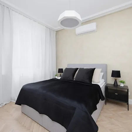 Apartment Modern With Air Conditioning In Close To Three Parks By Renters Prestige