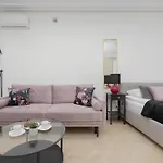Apartment Modern With Air Conditioning In Close To Three Parks By Renters Prestige Warschau