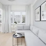 Apartment Modern With Air Conditioning In Close To Three Parks By Renters Prestige
