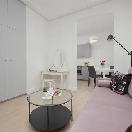 Apartment Modern With Air Conditioning In Close To Three Parks By Renters Prestige *