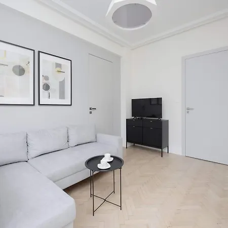 Apartment Modern With Air Conditioning In Close To Three Parks By Renters Prestige *